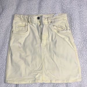 Selling M yellow skirt from Zara!